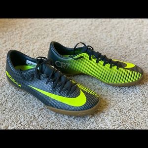 Size 6.5 indoor Nike soccer shoes